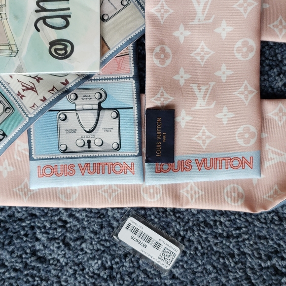 Louis Vuitton Lock It Bandeau - Picture 6 of 8